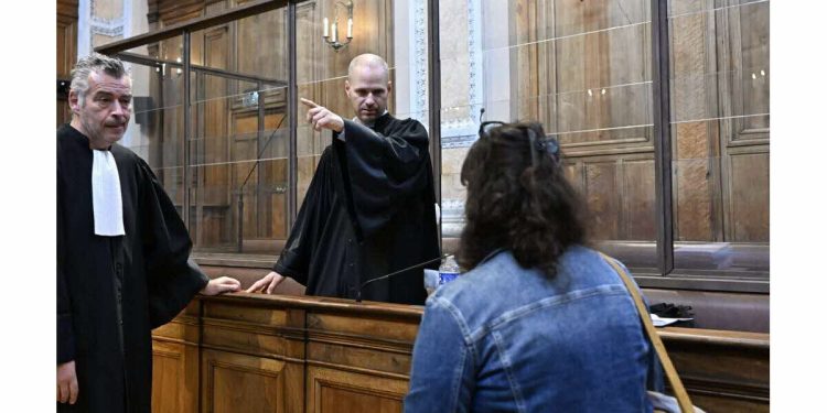 Ain (France) : une femme rejugée pour avoir brûlé vif son grand-père de 95 ans