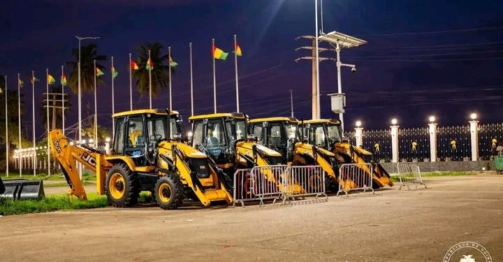 Conakry renforce son arsenal d’assainissement : 20 nouveaux engins remis pour combattre l’insalubrité