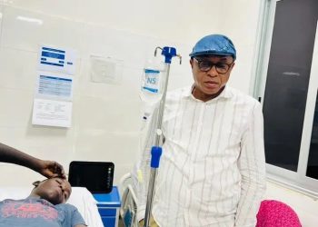 Conakry : Incendie à l’école Elhadj Oumar Tall de Madina Centre, le ministre Jean Paul Cedy au chevet des victimes