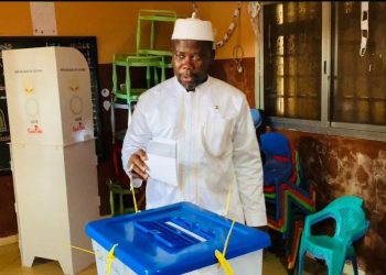 Présidentielle en Guinée : le candidat du RRD Abdoulaye Kourouma vote et appelle au calme