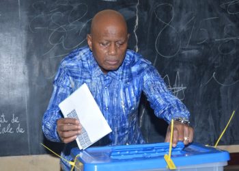 Présidentielle 2025 en Guinée : Boubacar Yacine Diallo, président de la HAC, accomplit son devoir citoyen à Matoto