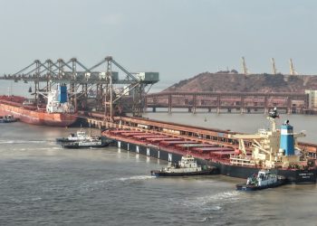 Simandou entre dans l&rsquo;histoire : le premier chargement de minerai de fer guinéen arrive triomphalement en Chine