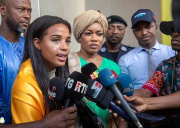 Conakry en liesse : Fatima Kourouma, la reine guinéenne du Muay Thaï, rentre au pays avec son titre mondial !