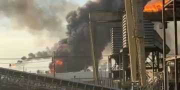États-Unis – Explosion spectaculaire dans une raffinerie Valero au Texas : un gigantesque incendie secoue Port Arthur