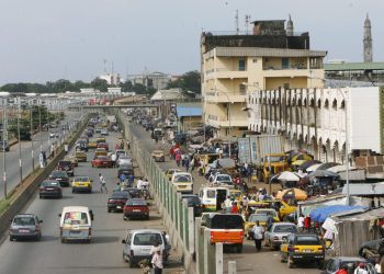 Indicateurs socio-économiques : la Guinée se situe au bas du classement IDH, occupant le 181ème rang sur 193 pays selon le FMI