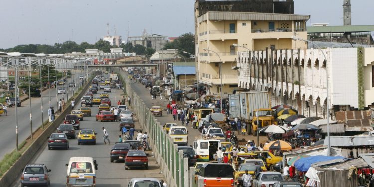 Indicateurs socio-économiques : la Guinée se situe au bas du classement IDH, occupant le 181ème rang sur 193 pays selon le FMI