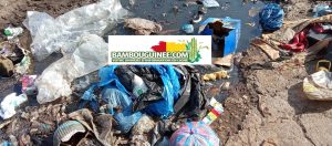 Caniveau obstrué à Koloma Soloprimo, vers Carrefour cirage à l'occasion des premières pluies.©️ Mohamed Saliou CAMARA, Bambouguinee.com, avril 2025.