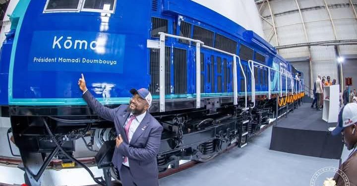 Guinée – Simandou : Premières locomotives du TransGuinéen baptisées en Inde, vers une opérationnalisation concrète de la CTG