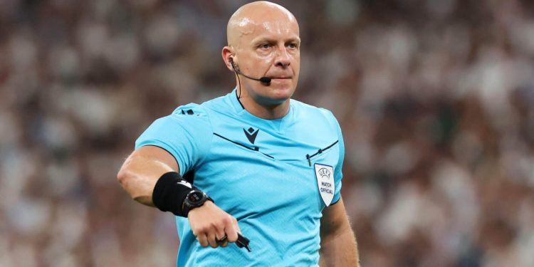L’arbitre Szymon Marciniak écarté de la finale après la polémique Inter-Barça
