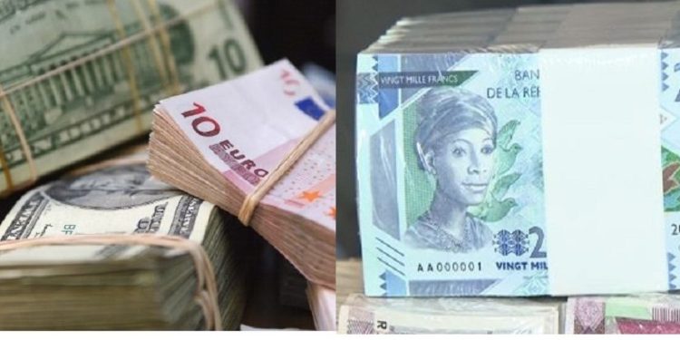Guinée : Payer son loyer ou sa dot en devise étrangère : un danger pour le franc guinéen ? Experts, cambistes et citoyens s’expriment