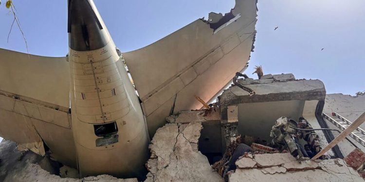 Crash du vol Air India AI171 à Ahmedabad : 242 passagers à bord, aucun survivant