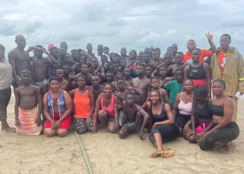 Natation en Eau Libre à Kassa : Une Vague d’Espoir pour la Jeunesse Guinéenne