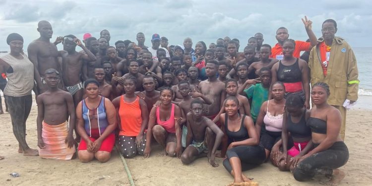 Natation en Eau Libre à Kassa : Une Vague d’Espoir pour la Jeunesse Guinéenne