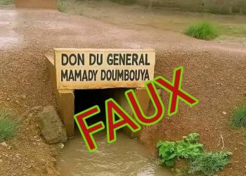 Faux – Mamadi Doumbouya n’a pas financé ce ponceau : la plaque est un montage viral