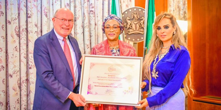 Fondation Merck rencontre la Première Dame du Nigéria pour renforcer les capacités en matière de soins de santé, soutenir l&rsquo;éducation des filles et briser la stigmatisation liée à l&rsquo;infertilité au Nigéria