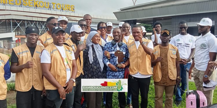 Guinée : Amadou Barry revient de Kinshasa auréolé du titre de “Meilleur Jeune Dynamique et Engagé”