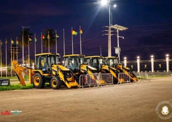 Conakry renforce son arsenal d’assainissement : 20 nouveaux engins remis pour combattre l’insalubrité