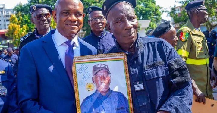 Guinée – Retraite des héros de l’ombre : Bachir Diallo sacre les légendes de la Police et de la Protection Civile !