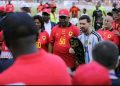 Messi couronné « Roi d’Afrique » : le président angolais lui remet un prix spécial et 12 millions d’euros pour un match historique !