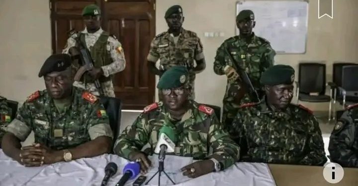 Guinée-Bissau : Coup de tonnerre militaire, Embaló aux arrêts – L’armée proclame le « contrôle total » et ferme les frontières