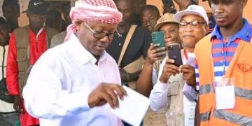 Guinée-Bissau : Embaló favori pour un second mandat après un scrutin pacifique, l’opposition crie à la manipulation