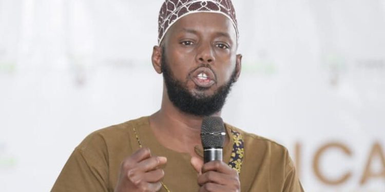 À la fin de la première semaine à Belém, les tensions financières en provenance de Bakou continuent de peser sur la COP30, déclare Mohamed Adow, directeur de Power Shift Africa.