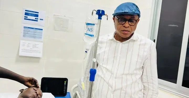 Conakry : Incendie à l’école Elhadj Oumar Tall de Madina Centre, le ministre Jean Paul Cedy au chevet des victimes