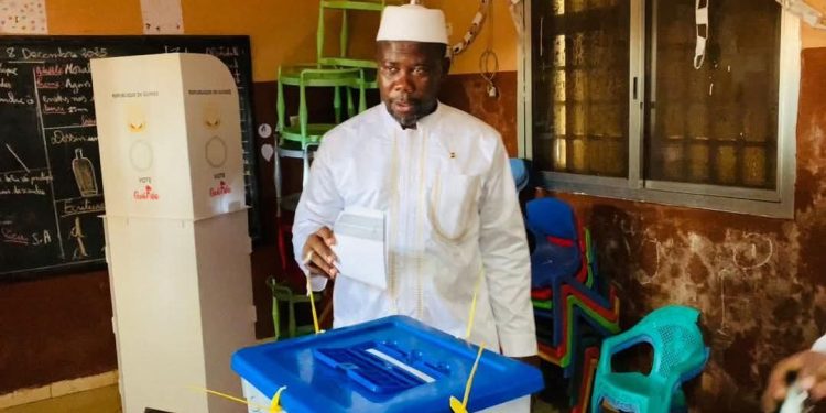 Présidentielle en Guinée : le candidat du RRD Abdoulaye Kourouma vote et appelle au calme
