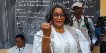 Présidentielle en Guinée : La Directrice Générale des Élections et son Adjoint ont accompli leur devoir civique respectivement à Kiroty et à Lambanyi