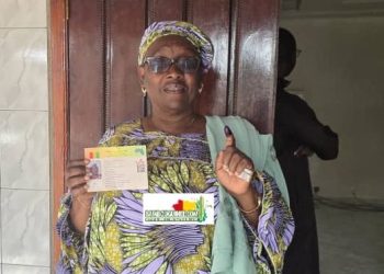 Élection en Guinée : Hadja Kanny Diakité, « maman de Petit Simbaya », a accompli son devoir civique dans une atmosphère sereine