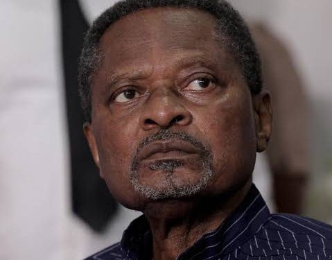 Cameroun : Anicet Ekane, icône de l’opposition, succombe en prison – Un décès qui embrase les accusations de « mort lente »