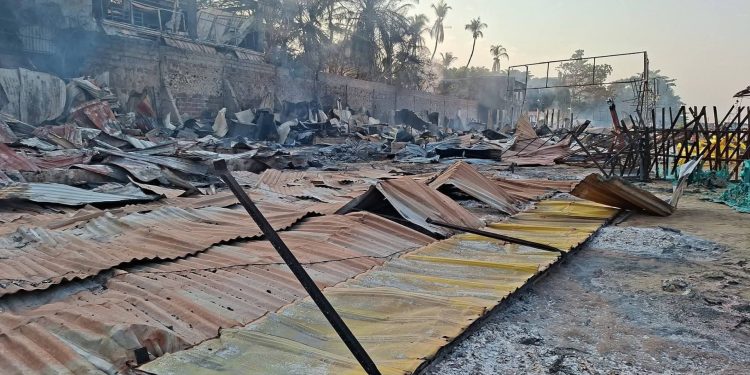 Conakry : Violent incendie à la plage de Rogbané, un mort et des pertes considérables