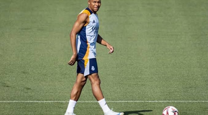 Réal Madrid – Mbappé de retour plus tôt que prévu à l&rsquo;entraînement : incertain pour le derby en Supercoupe !