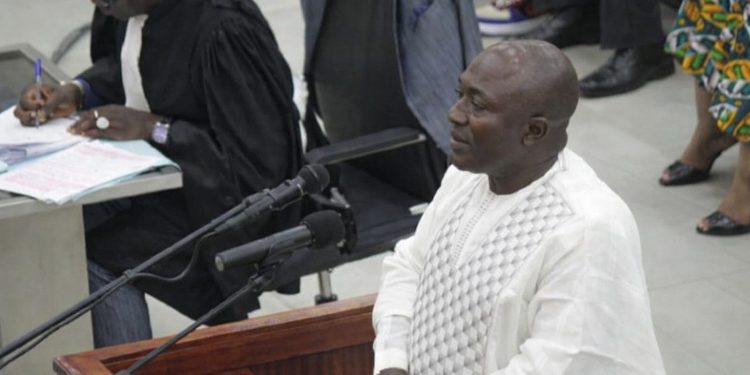 Guinée : le transfèrement controversé de l&rsquo;ex-commandant Toumba dénoncé par ses avocats comme « arbitraire » et « illégal »