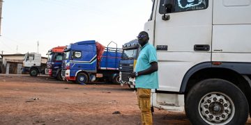 Mali : au moins 15 chauffeurs exécutés sommairement par le JNIM dans une attaque contre un convoi de carburant, la FIDH condamne fermement et exige une enquête indépendante