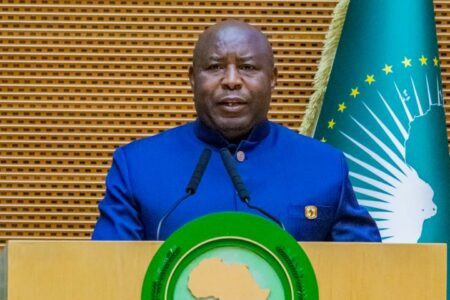 UA. Évariste Ndayishimiye prend les rênes de l&rsquo;Union africaine : l&rsquo;Afrique durcit le ton face aux putschistes. Quel cap pour le continent ?