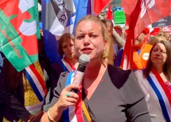 Trump accusé de crime de guerre après la mort de 175 écolières dans un bombardement en Iran, selon une enquête du New York Times, craque Mathilde Panot