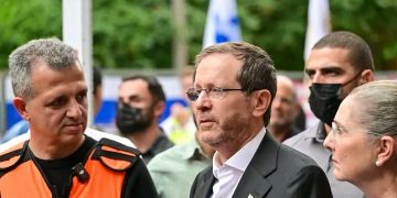 Israël – le Président Herzog sur le site du drame à Ramat Gan : « Le régime de Téhéran est un empire du mal »