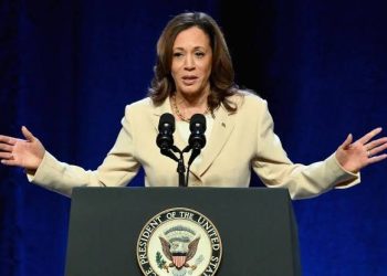 Kamala Harris fustige les frappes de Trump sur l’Iran : « Une guerre de choix irresponsable qui met les Américains en danger »