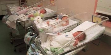 4,9 millions d’enfants de moins de 5 ans décédés en 2024 : l’alarmante stagnation des progrès mondiaux selon l’UNICEF