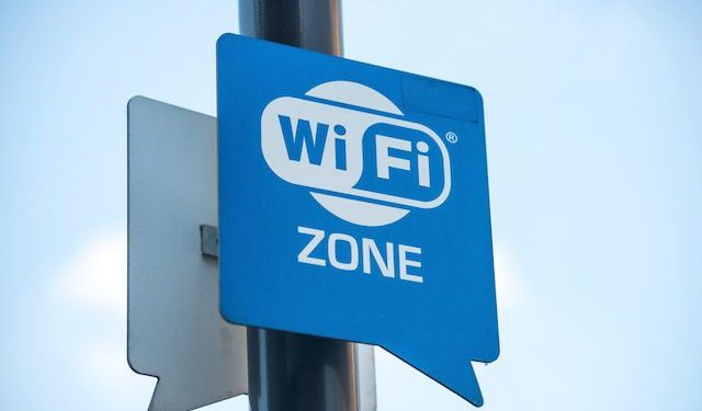 Guinée : l’ARPT met en garde contre la prolifération illégale des “Wi-Fi zone” et annonce des sanctions