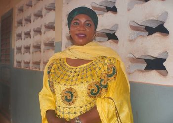 « La paix et l’unité avant tout » : Aminata Camara vote à Kassa et lance un vibrant appel aux insulaires