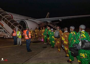 Incident aérien : L’avion des pèlerins guinéens contraint d’atterrir en urgence à Bamako