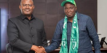 Hafia FC : Kerfalla Person Camara accueille le nouvel entraîneur Cheickh Guèye et lance une nouvelle ère