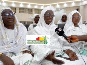Au milieu Hadja Mariama Sow, Président de l'Union des OULÉMAS de Guinée pour la Science et la Culture ©️Bambouguinee.com/juin 2026/📷 Mohamed Saliou Camara