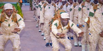 Burkina Faso – Casernes et discipline : la Présidence plonge sa 2e cohorte de cadres dans l’immersion militaire
