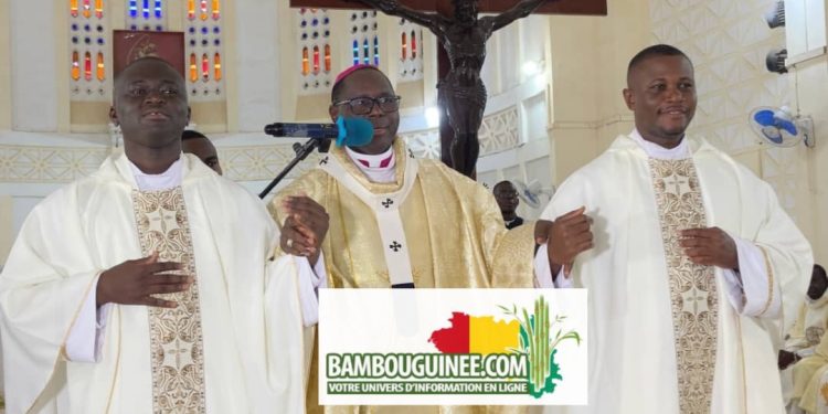 Ordination sacerdotale à Conakry : Deux jeunes prêtres guinéens Kourouma et Tolno s’engagent pleinement au service du Christ