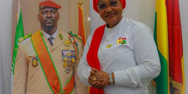 Hadja Maimouna Yombouno élevée à la dignité de Grand Commandeur de l’Ordre national du mérite