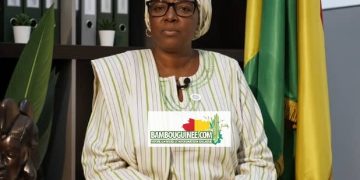 Guinée – Hadja Fatoumata Yèbhè Bah élevée au grade de Chevalier de l’Ordre national du Mérite