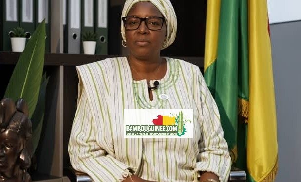 Guinée – Hadja Fatoumata Yèbhè Bah élevée au grade de Chevalier de l’Ordre national du Mérite